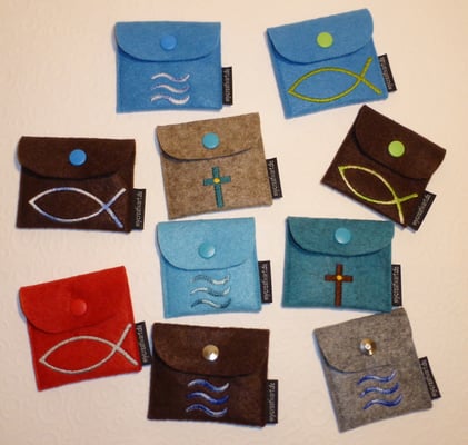 Rosenkranztäschchen, ca. 8 x 7 cm groß (Stickdatei Fisch von Taera-DIY, restliche Stickdateien von Tanja Resing - Himbeerdesign)