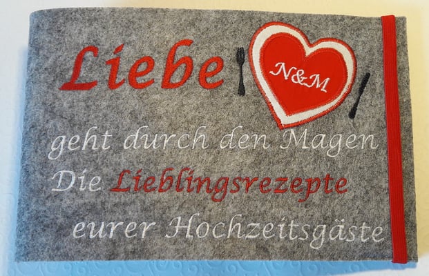 Ein Ordner für die Lieblingsrezepte der Hochzeitsgäste mit passendem Einband. Preis wie abgebildet 23€, für DIN A 4 25,- (ohne Ordner). 