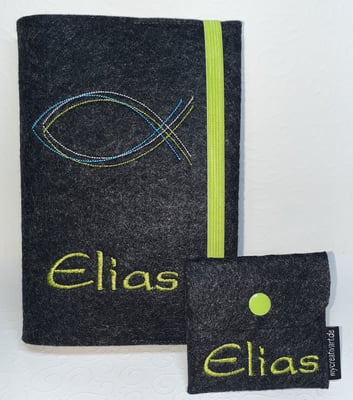 Stickmotiv Dreilagiger Fisch in blau-silber-grün auf Filz in dunkelgrau-meliert (Stickdatei von Rock-Queen)