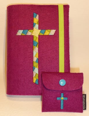 Stickmotiv Mosaik-Kreuz petrol-grün mit Gummi apfelgrün auf Filz in hortensie, dazu passendes Rosenkranztäschchen Kreuz (Stickdatei kleines Kreuz von Tanja Resing - Himbeerdesign)