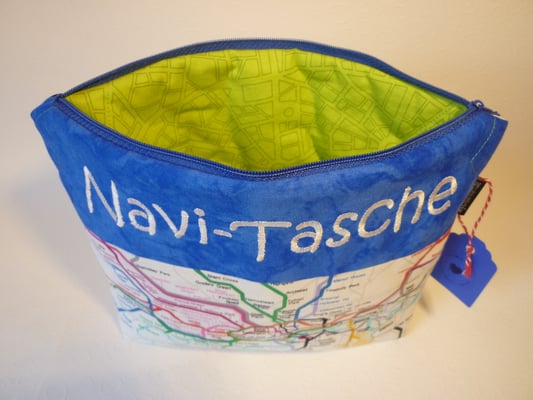 ...innen mit Stadtplan...