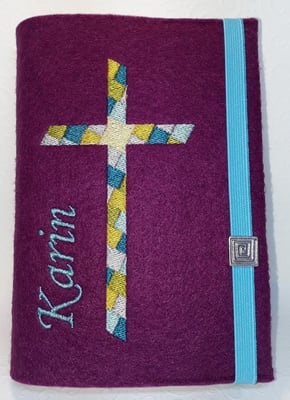 Stickmotiv Mosaikkreuz in petrol-grün-silber auf Filz in hortensie