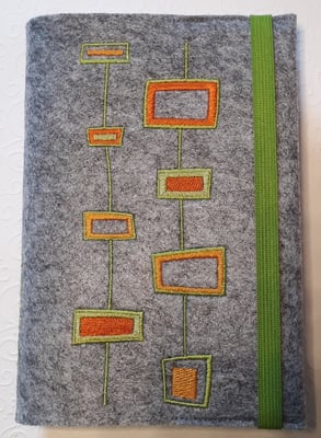 Stickmotiv Rechtecke in grün-orange auf Filz in hellgrau-meliert