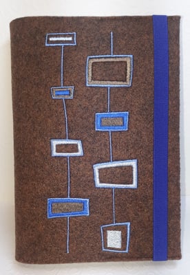 Stickmotiv Rechtecke in blau-nougat-silber auf Filz in braun-meliert