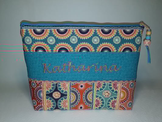 Täschchen für alle möglichen Zwecke: Kosmetiktasche, Technikkram für den Urlaub, für Strickzeug usw. (mehr unter Taschen/ Täschchen aus Stoff, Taschen-Allerlei)