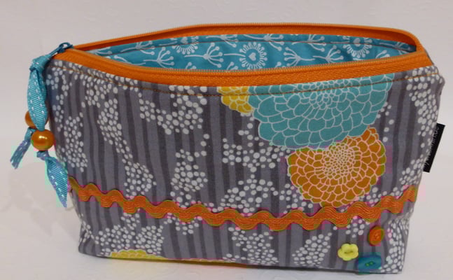 Halbhohes Täschchen (Motivstoff vergriffen)