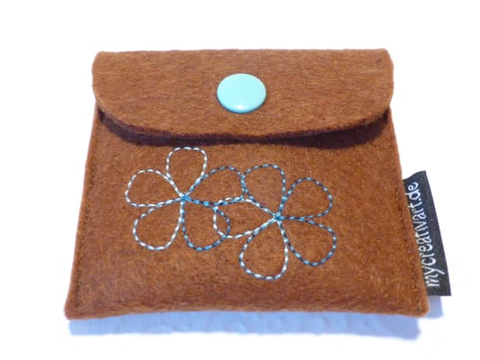 Rosenkranztäschchen "Doppelblüte" mit Farbverlaufsgarn (Stickdatei Tanja Resing - himbeerdesign)