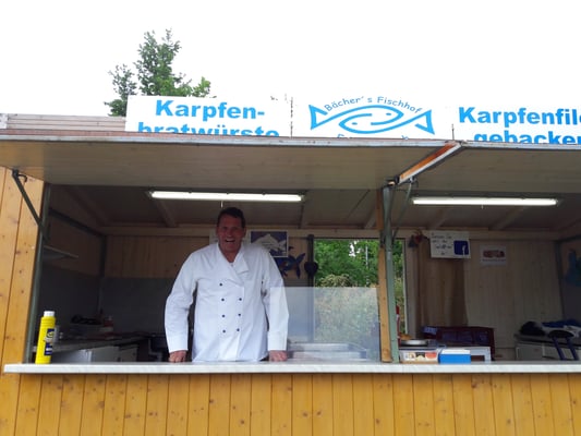 ... ihr Papa - mein Cousin Klaus - war mit seinem Fischspezialitäten-Stand vom Fischerstüberl Bächer aus Muckenthal dabei. 