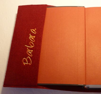 Namen auf Innenseite gestickt, Schriftart Angelina