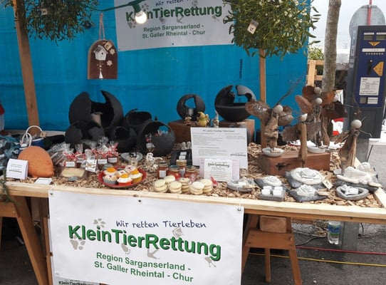 Viele haben gewerkelt, gebastelt und gebacken... Danke an alle, die es möglich machten, dass sich unser Stand so schön präsentieren durfte.