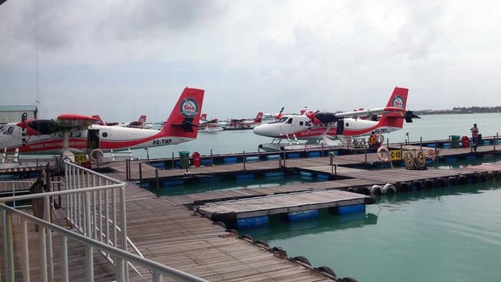 Male Wasserflugzeug Terminal