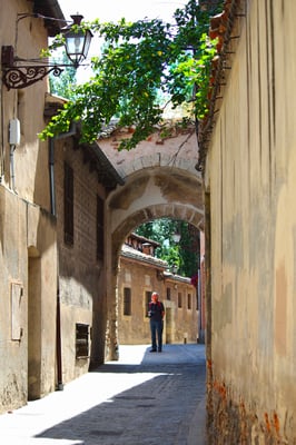 Puerta de la Claustra desde calle Velarde
