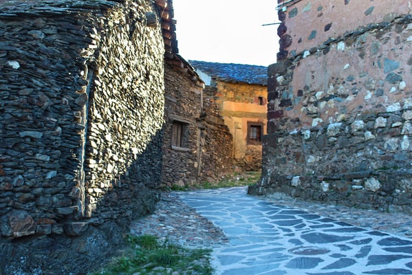 El Muyo (Pueblos rojos y negros)