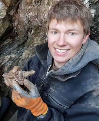 Hannes Casutt mit Bergkristall - Lugnez Graubünden Schweiz Val Lumnezia