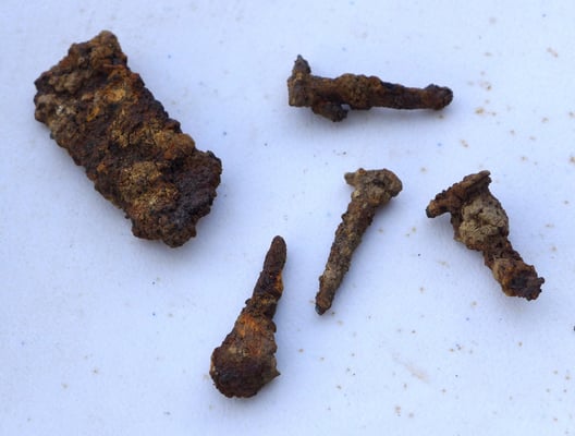 clous et element metallique