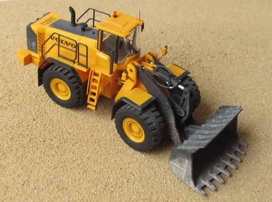 Das Modell erhielt eine Schaufel mit Trapezmesser und Zähnen