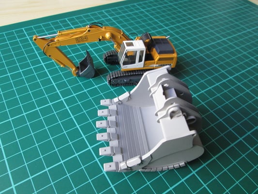 Der Löffel im Vergleich mit einem 30t-Bagger im gleichen Maßstab