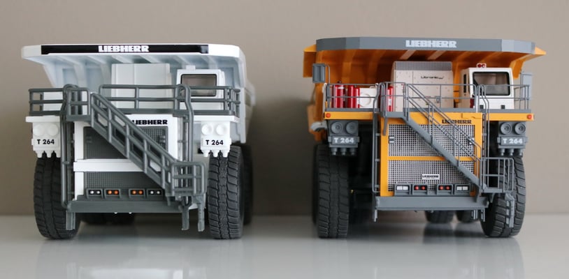 links Spielzeug - rechts Modell