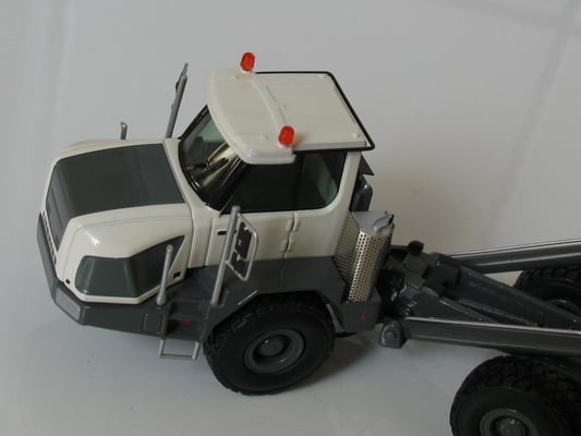 neue Spiegel gefertigt, Hydraulikleitungen angebracht, 