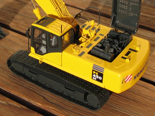 Der Oberwagen mit dem eingesetzten Motor