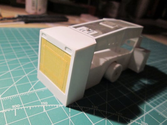 Alles eingebaut, das Gitter wurde mit Abdeckband abgeklebt um zu verhindern, dass bei den weiteren Arbeiten Staub ins Innere gerät