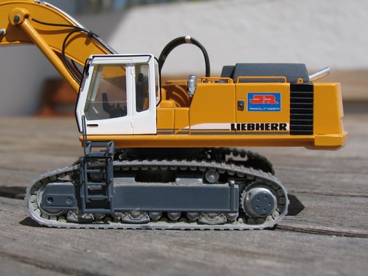 Vorbild ist der R974B von Rädlinger