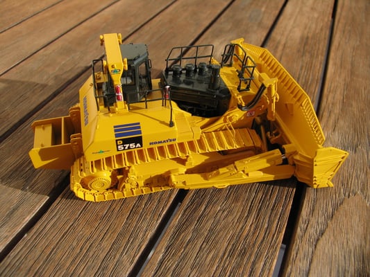 Der Super Dozer ist die größte Planierraupe der Welt, sein Schild fasst bis zu 70m³ Abraum, das Gewicht beträgt 152 Tonnen