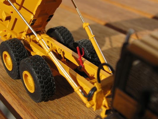 Selbst die Sicherungsstütze für die Mulde ist beweglich