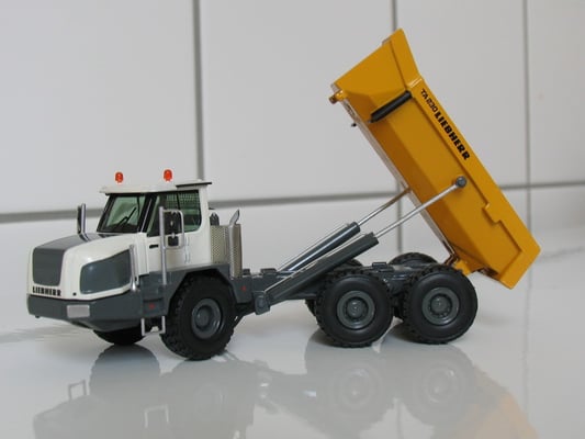 Neue Rundumleuchten angebracht (Herpa), neue Handgriffe am Dach,