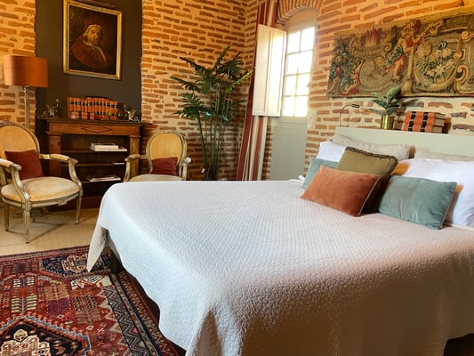 南フランスの田舎　シャトーホテル滞在　プライベートツアー　現地発日本人ガイド