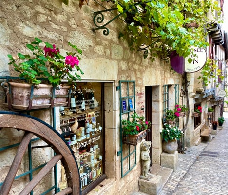 フランスの美しい田舎　オクシタニー地方　プライベートツアー　日本人ガイド