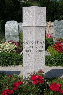 Grabmal in Hombrechtikon aus Comblanchien