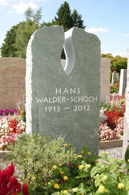 Felsengrabmal in Rüti, Andeer Gneis, Lamafläche