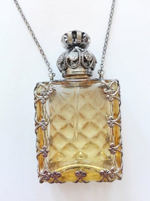 Photo 1 : ref. 450986 :  H. 6.7 cm / 10 ml / Collier en chaîne 76 cm