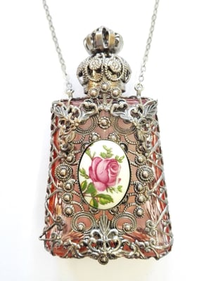 Photo 1 : ref. 473546 :  H. 7.2 cm / 10 ml / Collier en chaîne 76 cm