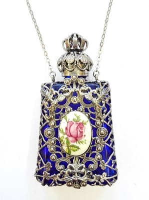 Photo 1 : ref. 473576 :  H. 7.2 cm / 10 ml / Collier en chaîne 76 cm