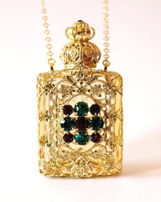 Photo 3 : ref. 531887 :  H. 6.7 cm / 10 ml / Collier en chaîne 76 cm