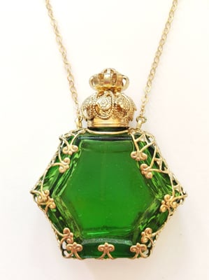 Photo 1 : ref. 450187 :  H. 6.3 cm / 7 ml / Collier en chaîne 76 cm