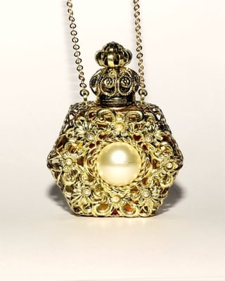 Photo 2 : ref. 530687 :  H. 6.3 cm / 7 ml / Collier en chaîne 76 cm