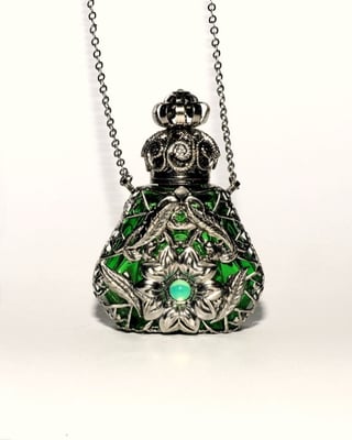 Photo 3 : ref. 530486 :  H. 5.5 cm / 5 ml / Collier en chaîne 76 cm