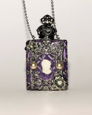 Photo 9 : ref. 531086 :  H. 6.7 cm / 10 ml / Collier en chaîne 76 cm