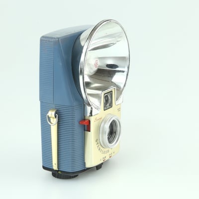 KODAK  Brownie Starflash Camera 1957 - 1965    © engel-art.ch