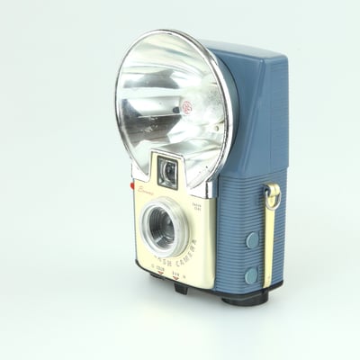 KODAK  Brownie Starflash Camera 1957 - 1965    © engel-art.ch