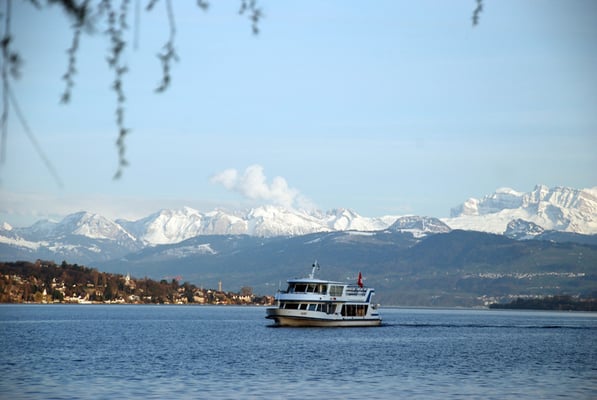 Nr. 307 / 05.04.2010 / Zürichsee, Rueschlikon, Blick Richtung Ost / 3872 x 2592 / JPG Datei