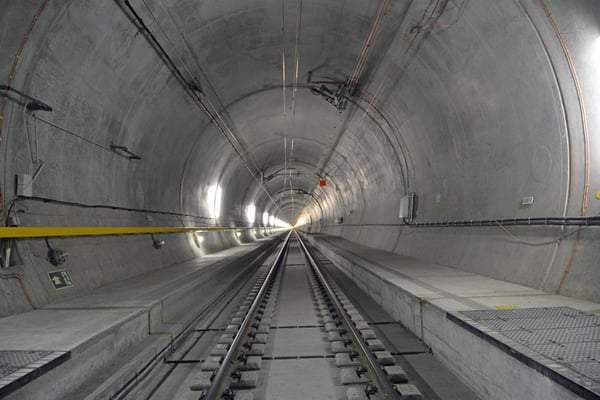 Nr. 5037 / Woche 37 / Blick in den neuen Gotthardtunnel / 6000 x 4000 / JPG-Datei 