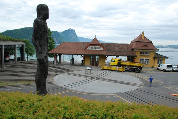 Nr. 2034 / 18.05.2012 / Rigi, Rigibahn Bahnhof Vitznau / 3872 x 2592 / JPG-Datei