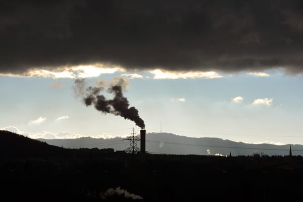 Nr. 5102 / Woche 2 / Opfikon, Blick Richtung Süd, KVA Hagenholz Uetliberg / 6000 x 4000 / JPG-Datei 