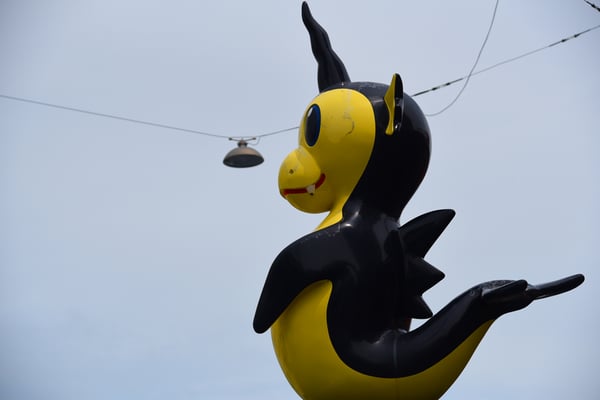 5326 / Woche 26 / Figur am Bahnhof Romanshorn