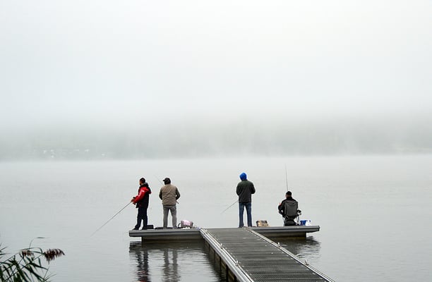 5139 / Woche 39 / Greifensee, Fischer auf Steg
