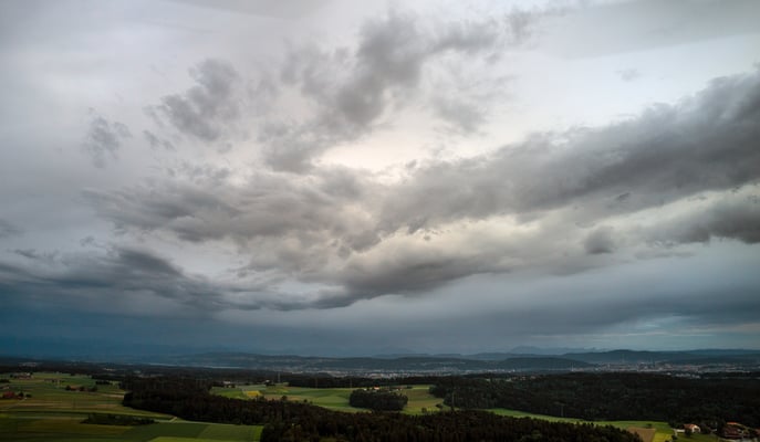2020, Woche 24, Wolkenstimmung Blickrichtung Zürichsee